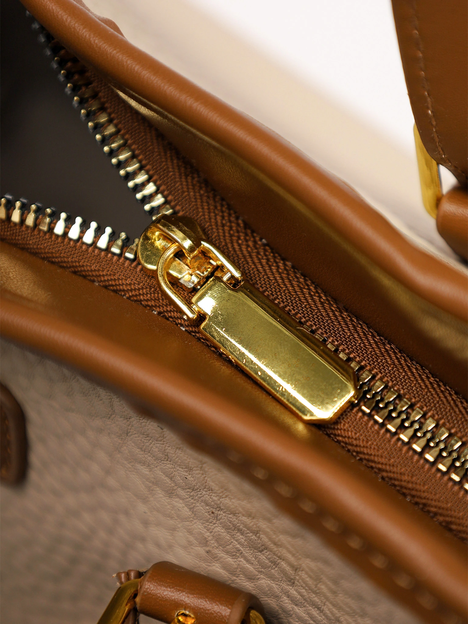 Сумка-тоут с ключницей в ассортименте